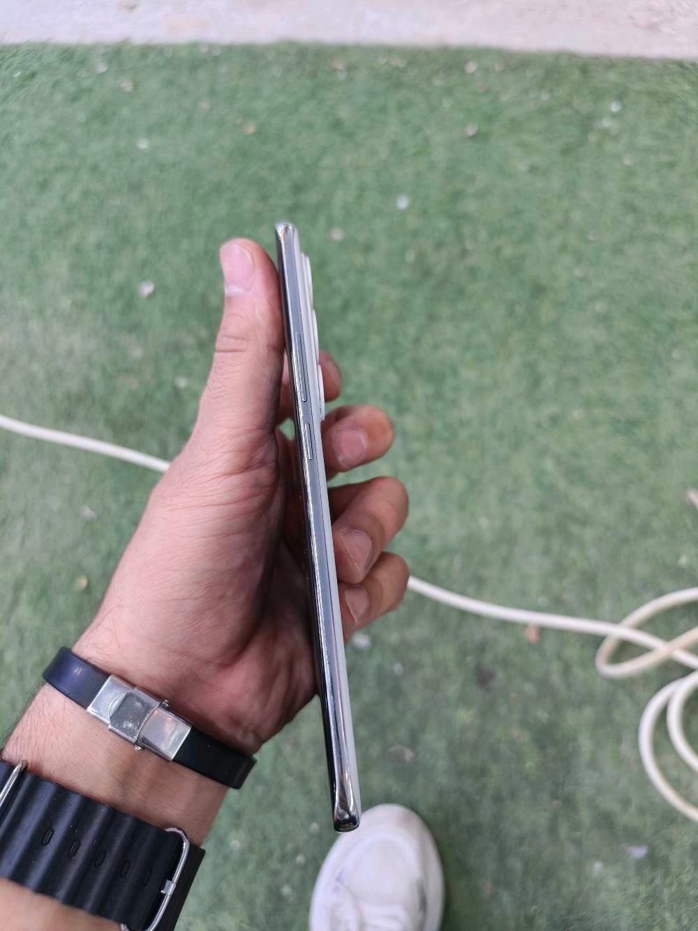 السلام عليكم للبيع تكنو سبارك 40 برو بلس 
الجهاز مفتوح من كارتونة مستعمل يومين ومضموم الضمان موضح بعد سنة يمك ب صور ملحقات جديدة غير مستخدمة شاحنة 45 واط. شحن لاسلكي كارتونة ملحقات جدد كلهن 
سعر 270 بي مجال حك جيه فقط استفسار ***********
واتساب مكاني بغداد الدورة