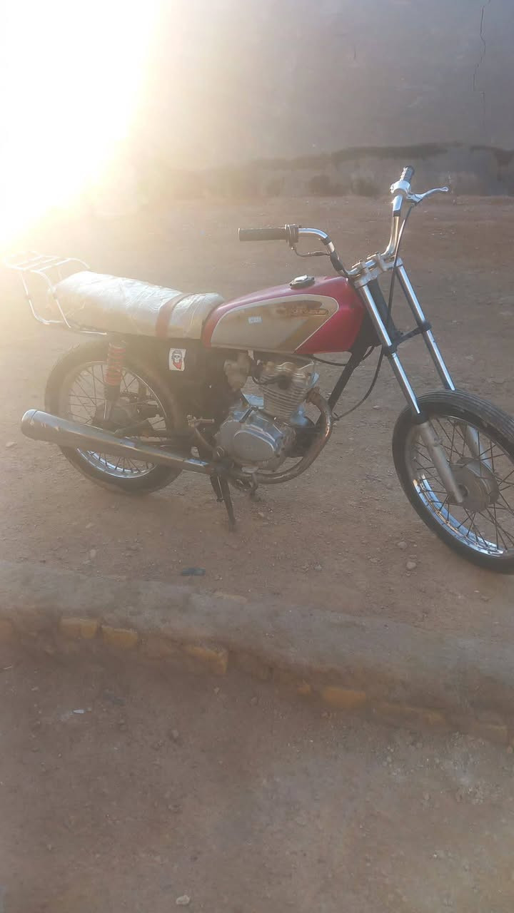دراجه البيع نامه محرك شرط وشاصي شرط دراجه 
نضيفه عوزه ترتيبات كلك مكانه رميثه ابو صريفه  
***********   سعر 250

