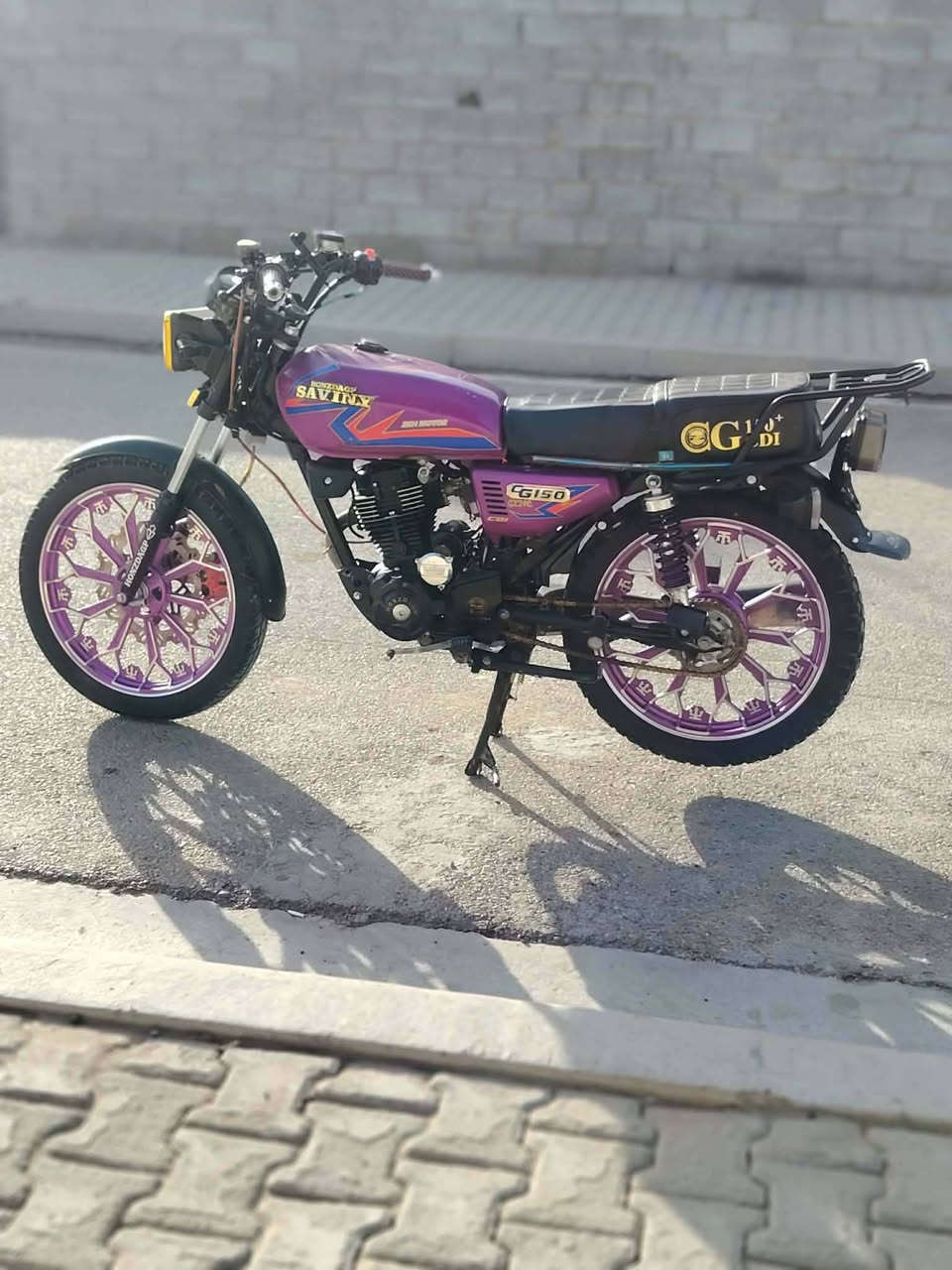 اسلام عليكم دراجه للبيع سفان موديل 25  اوراق اصوليه دراجه نضيفه أو حلوه شلعه أو معدل محرك ما مفتوح السعر 700 أو بي مجال الشراي يتصل على الرقم *********** بي واتساب مكلف بلنشر هذا رقم صاحب الدراجه
