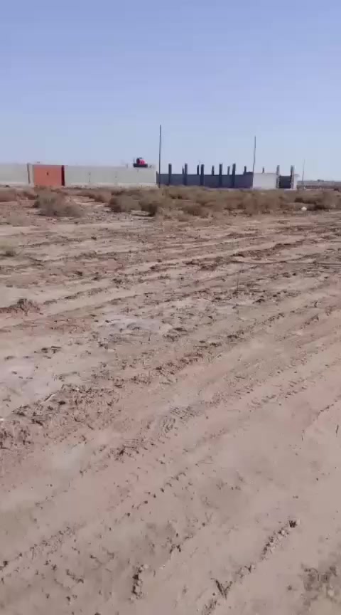 260 متر طابو اسهم تحويل المكان اسديناويه على طريق السياحي خلف مدرسه الوثائق السعر 23 مليون وبيها مجال الشراي ينتصل على الرقم ***********
