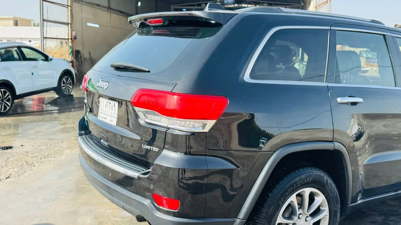 جيب موديل 2016 فول مواصفات وارد أمريكي مكفولة من كل شي فقط بيها صبغ بنيد وجاملغ وكل المواصفات بيها تحويل ثاني يوم مكانها جبله بابل للاتصال واتساب ***********
