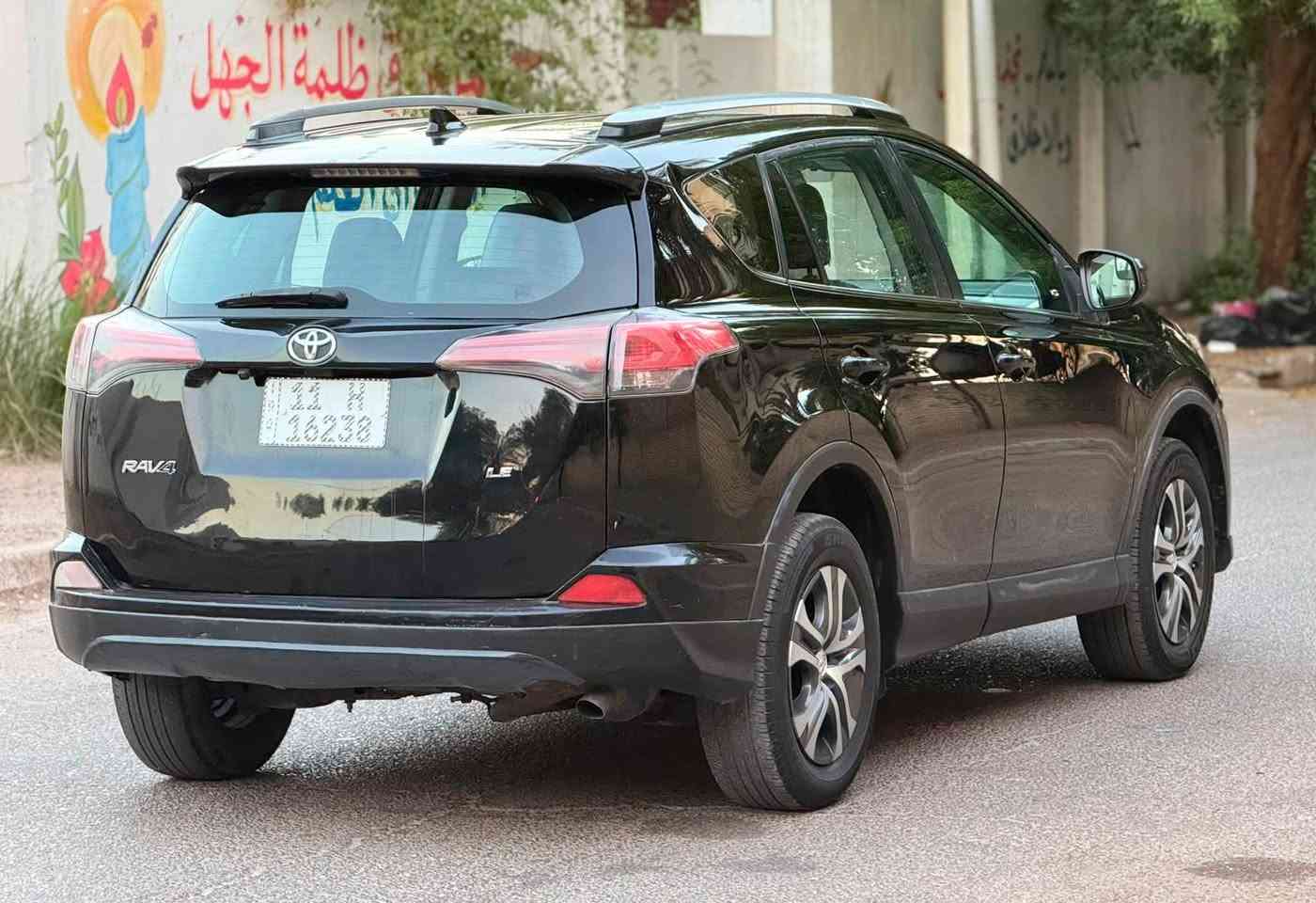 سلام وعليكم 
راف فور 2018 LE
وارد امريكي  
بجم كبس 
رادار حجر بلادي 
الرقم : بغداد بسمي 
الضرر : جاملغ خلفي والباب 
السعر : 138 
المكان : بغداد / الصليخ 600 
اللاستفسار : ***********
