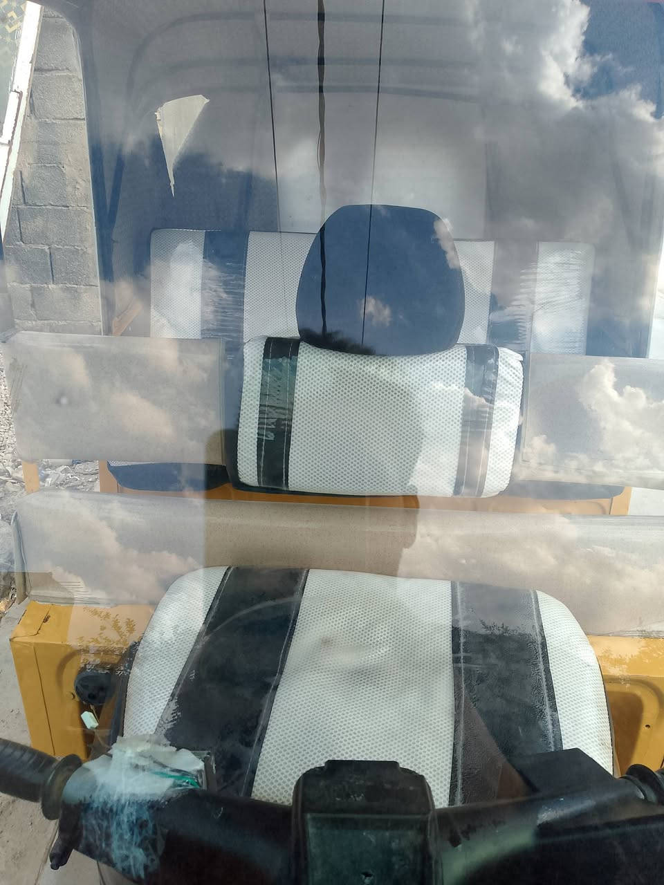 السلام عليكم تيك توك للبيع موديل 18 بشهر 11 اوراق كامله مكفولات للترقيم جازه ونظيفهه كهربائيات شغاله سفريات جدد دوشمه جديده تخم تائر جديد مكان كوت السعر 4,000,000 ونص الشراي ينتصر على هذا الرقم وباي مجال ***********
