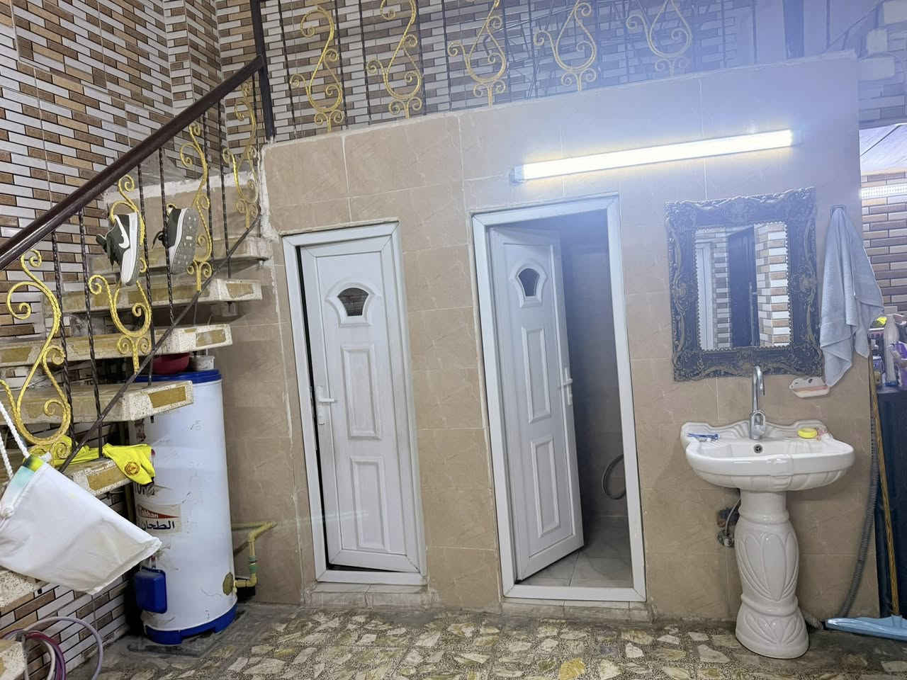 بيت ١٠٠ متر في منطقه الف دار اتصال واتس ***********
