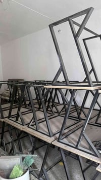 ٣٠ميز للبيع مستعملات شي قليل 07733300833