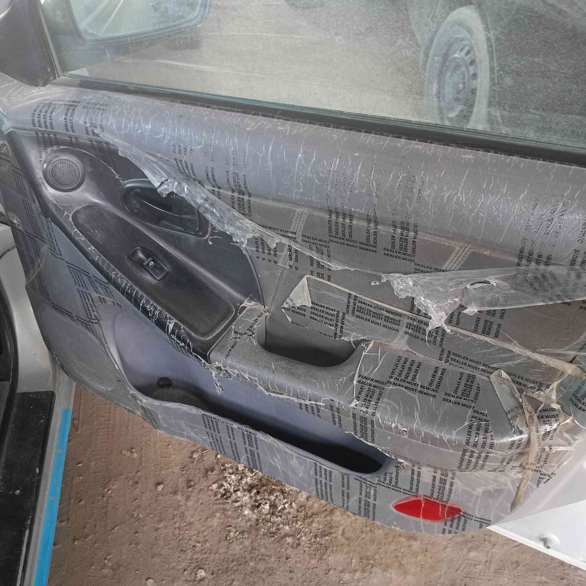 سياره الانتره 2005 ..كير محرك تمام..تبريد شغال سنتر لوك شغال.باتري جديد .. شاشه مع كامره خلفيه ..سنويه ما ساقطه....مصبوغه عام بيهه خسفه بسيطه بجاملغ الامامي الايمن..
رقم دولي ذي قار..مكاني كربلاء وراعي سياره هم من كربلاء...السعر 58 وبيهه مجال..***********
