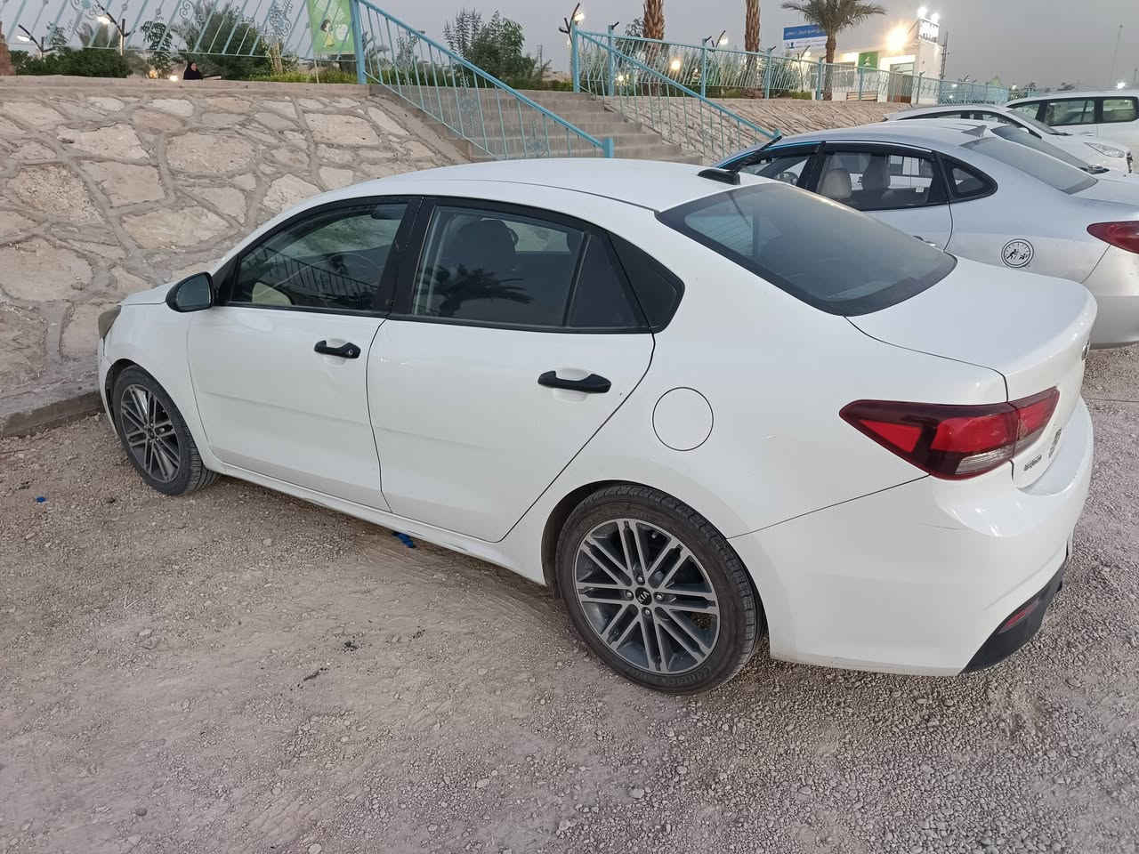 #بيع_مستعجل
#السعر 110
السلام عليكم
كيا ريو 2018 
رقم بغداد
محرك 1600 GDI
وارد امريكي
بيها ضربة بالجاملغ مصلح بأمريكا وبيها بارد بالباب وضربة خفيفة بالايت الامامي
كلها موضحة بالصور
تدفئة تبريد شغالات 
سيارة موظفين من البيت للدوام
سيارة نظيفة ما متعوبة
#110_سعر
بيها غرامات 3 اوراق تنزل من سعرها
***********
مكان السيارة نجف
راعيها بغداد يريد مداور
