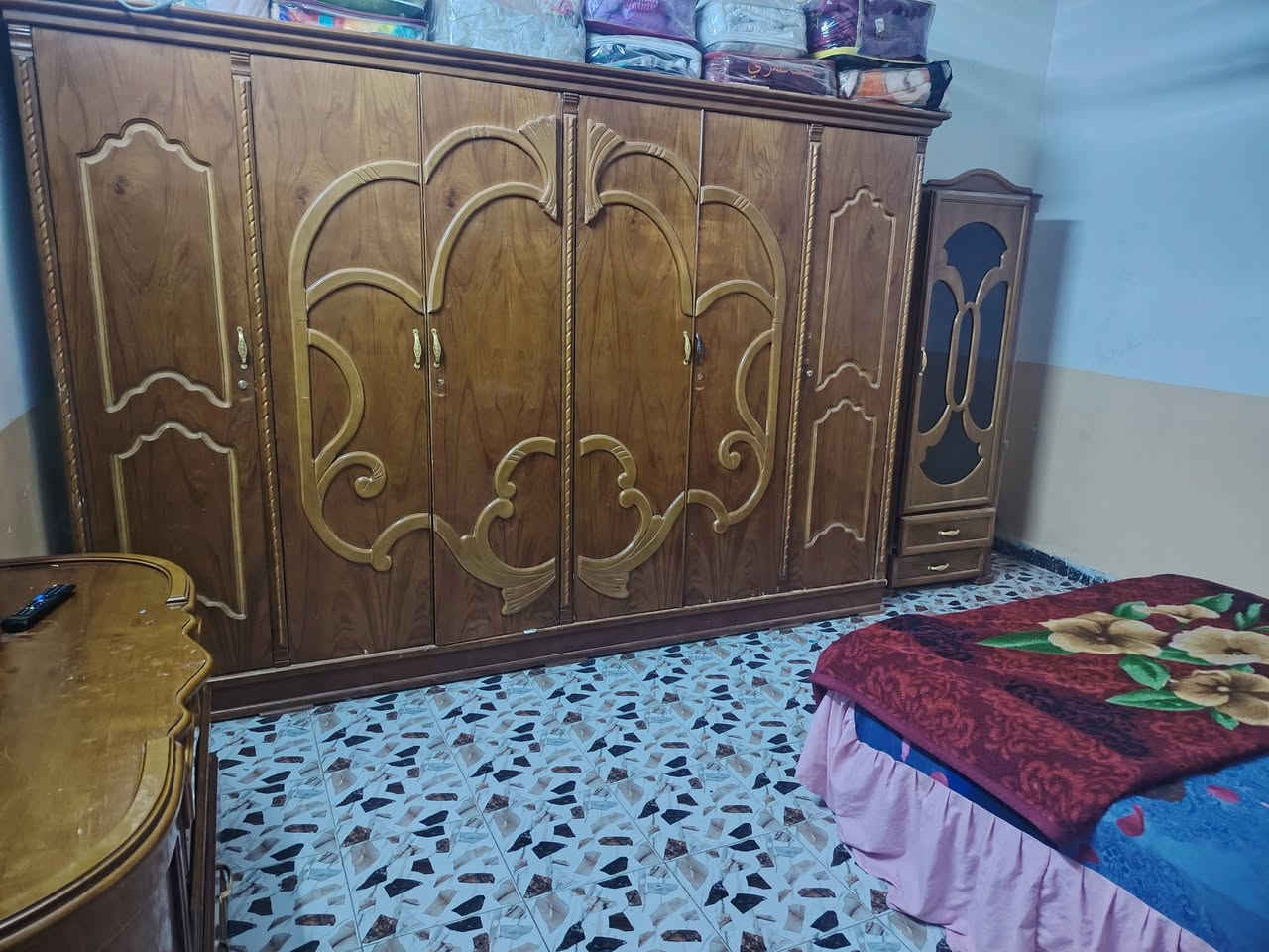 غرفه خشاب للبيع ٦٠٠ مكاني حي الشهداء الأول الاستفسار ***********
