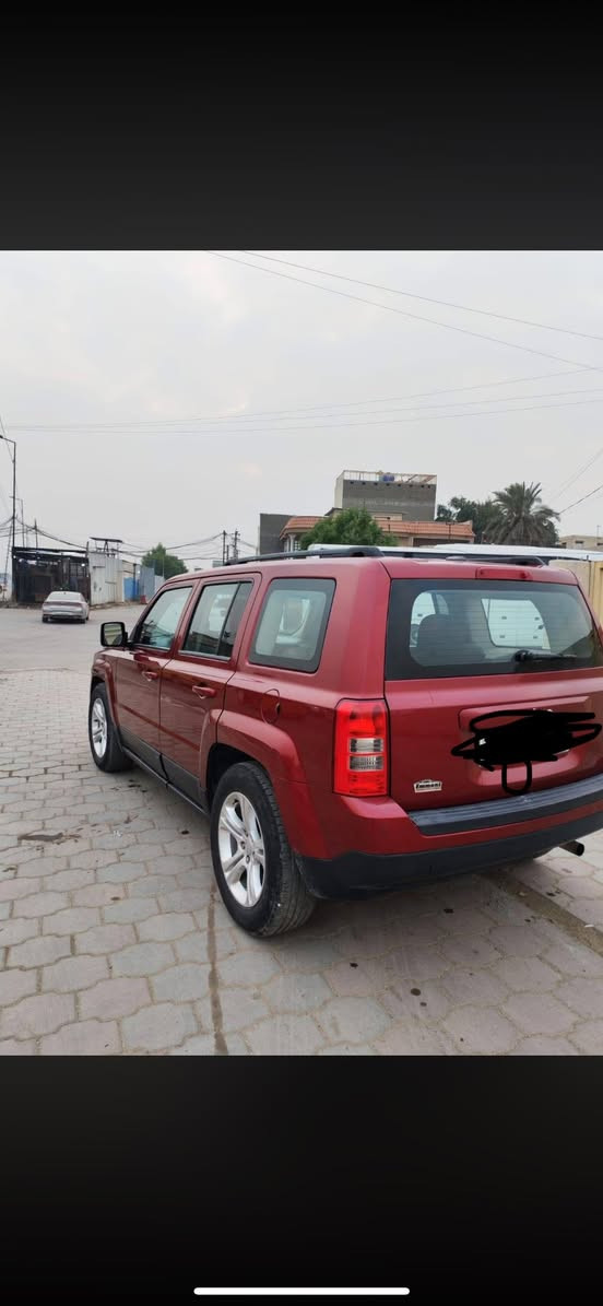 رقم ذيقار ابيع بس وكالة بيهة اشارت حجز حتياطي فقط ما اعرف شنو لان ما مراجع عليهة
السعر قفل قفل 75 
سيارة جديدة داخل قمرديني 
هاتف *********** 
اي ستفسار أرجو الاتصال
