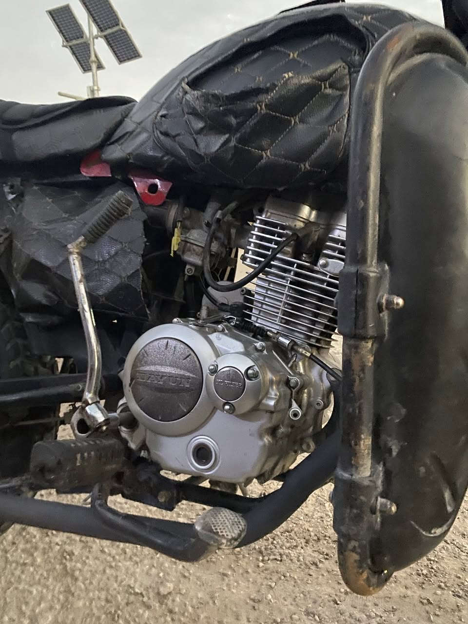 دراجه بوكسر بي ام مكينه بلاديه مثل مال ستوسته ديوان 
المكينه مكفوله برغيً برغي كله بلادي وماً مفتوح وغراضه  رخيصه وين متروحً بيه روحً وبيه أوراق مال كمرك ومنفيس اصلي مالته السعر 700الفً رقمي ***********
