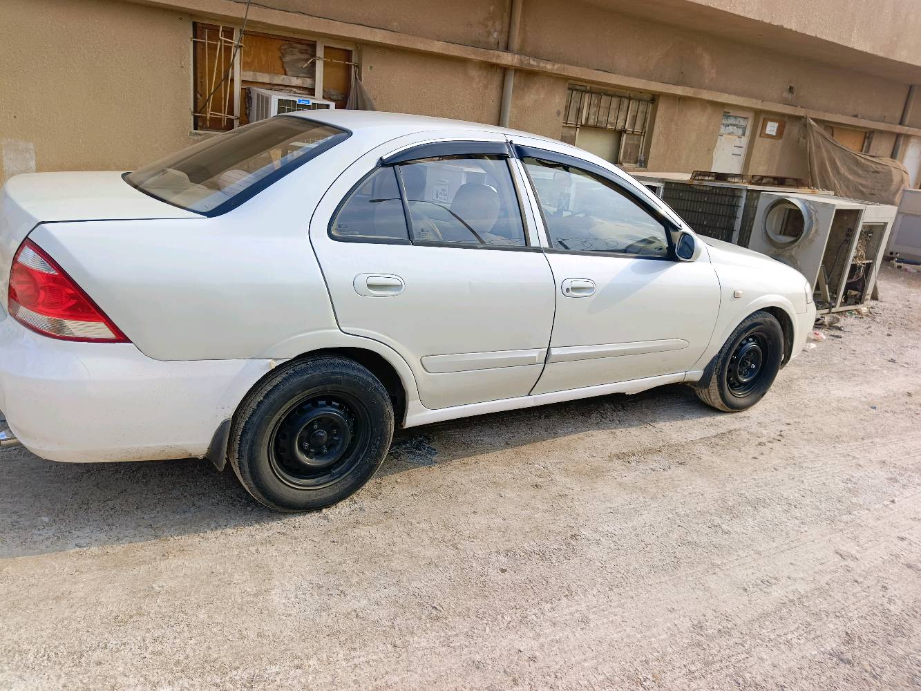 نيسان سني بدي كوري موديل 2010 لون ابيض صدفي ورقم انبار بيها قطعتين اني ابيع احزام السياره جاهزه من كلشي.. وبيها مجال للطيبين.. عنواني بغداد التاجي