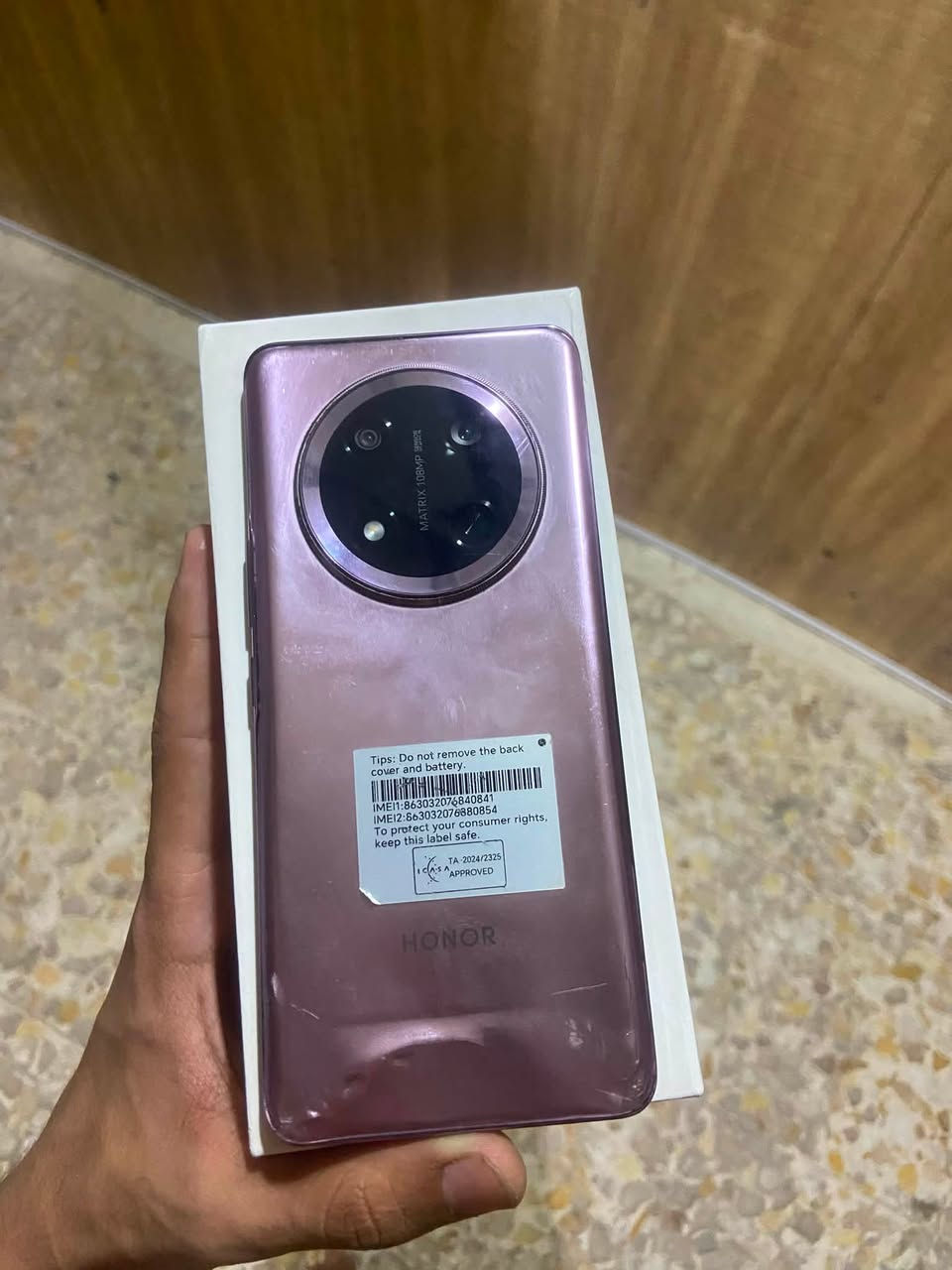 السلام عليكم
Honor X9C5G 
ذاكرة 256 
عشوائية 12
كارتونة فقط 
وضهر واضح بل الصور 
للبيع ب310 وبي مجال 
او مراوس ( 13برو ماكس حتى لو مبدل قطع 
 13 برو فقط او بوفا سلم )
مكاني بغداد حي اور 
***********
