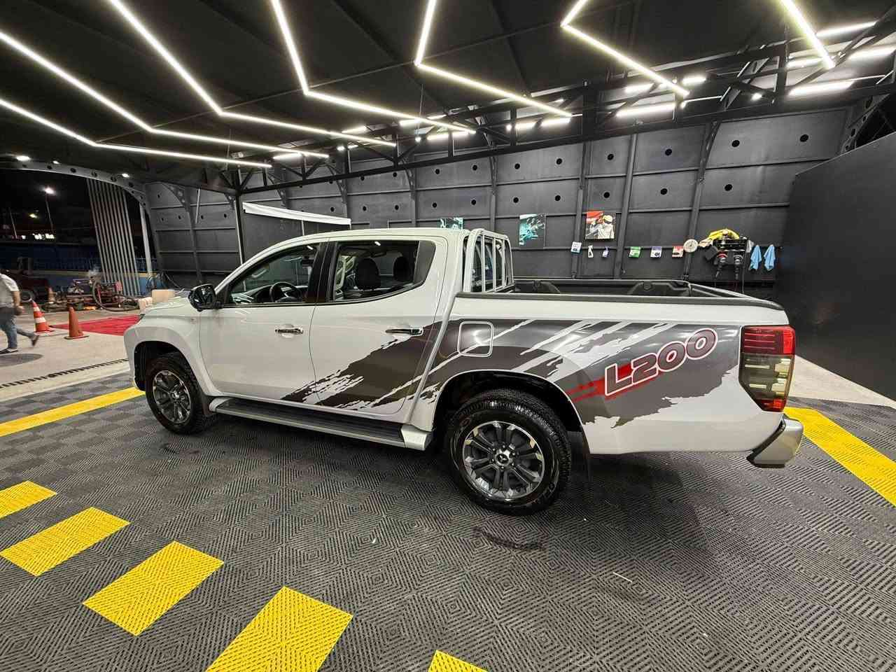 أسلام وعليكم
مستبوشي  L200  كاز  2023
كير اتوماتيك   
محرك ابشرط لأصرف لانفخ لا دخان اسود
ماشيه 60الف 
كامرات 5. 360 درجه 
عنوان. دهوك.  ترهم. مرواس حسب قناعه
*********** واتساب.
