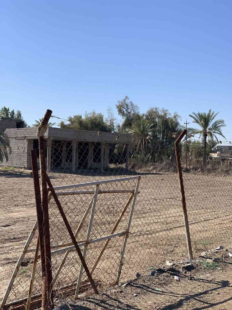 سلام عليكم قطعه أرض في البوعلوان شارع ابوالطياره سكنية وتجارية 
المساحه ٢دونم واجهه ١٠٠متر والنزال ٥٨ متر الموقع ابوالطياره مباشر ع التبليط مقابيل جامع البتول عن الشارع العام ٢ كيلو نوع العقار طابو سند ٢٥تحويل مباشر بل طابو علما أن الأرض تحتوي ع داريين ومضيف كما موضح بلصور مثبتة الحدود ومسيجة وكاملة  
للأستفسار***********
***********
