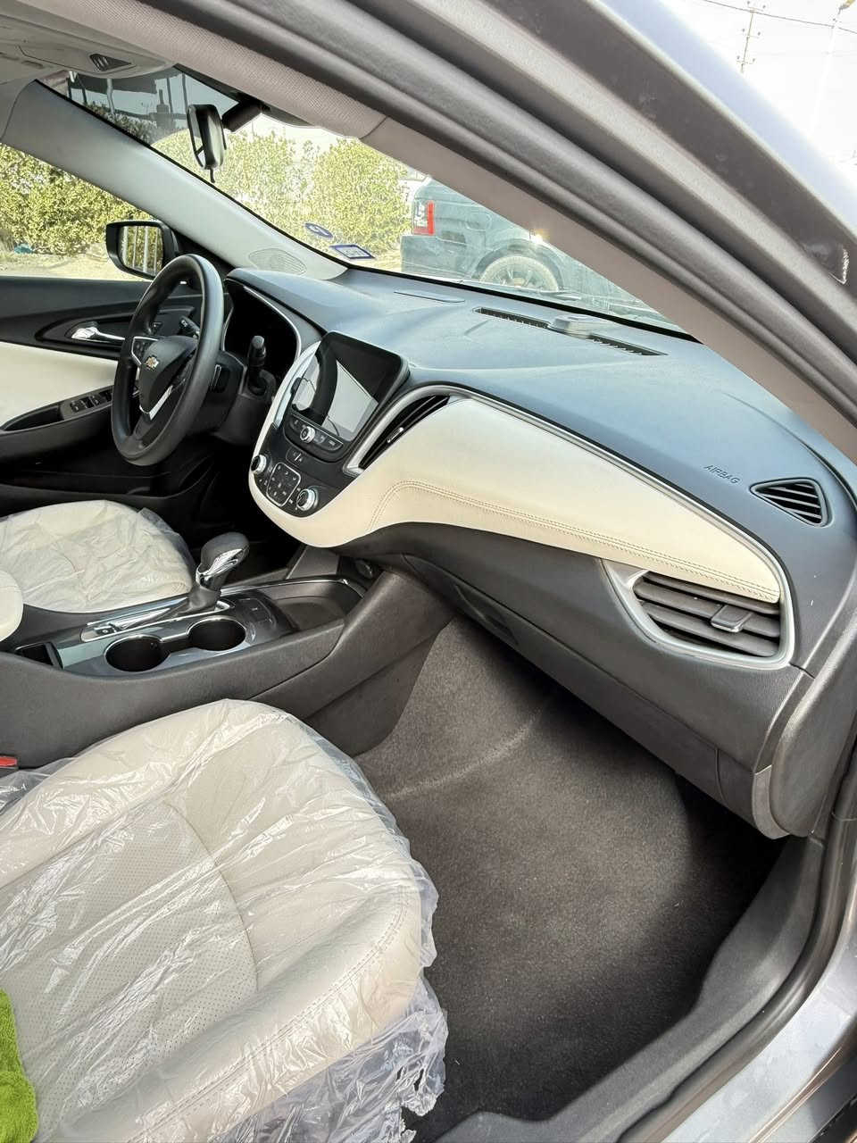 ماليبو
موديل 23

حادث جاملغ بنيد قطعتين

حره 

مابيها كل نقص السياره تخم تاير جديد 

LT

مواصفاته تبريد قطعتين تشغيل عن بعد ويل كب كروم

السعر125 

مكاني الناصريه الشطره

***********
