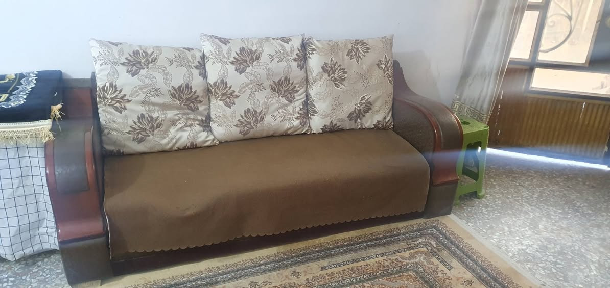 تخم 10مقاعد للبيع وبسعر مناسب الشراي يتصل *********** موجود وات ساب
