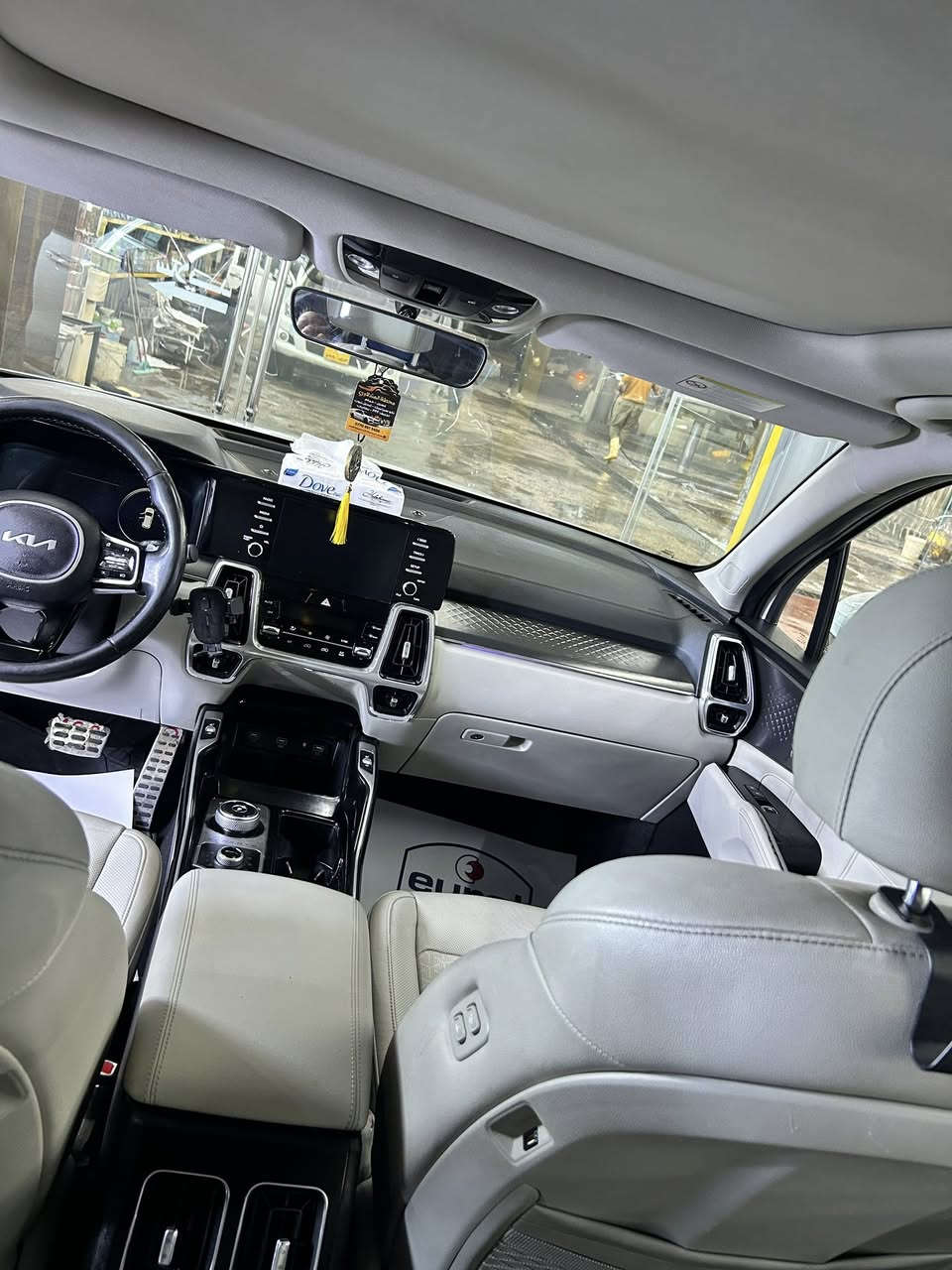 السلام وعليكم 
للبيع كيا سورنتو 2022 خليجي فول 1/1 رقم بغداد ماشيه 47 الف 

محرك 6 سلندر 3500
7 راكب 
3 قطع تبريد 
بنوراما
كير موس 
كشنات حار بارد 
كشنات كهرباء
بردات خلفيه 
مثبت سرعه 
نضام كاربلي و اندرويد 
مري شفط 
اشاير بالمري 
كشنات جلد 
اربع كامرات  360
لايت زنون 
السياره جديده خير من الله 
مكان السياره بغداد جميله 
السعر 295 وبيها مجال للاستفسار ***********
