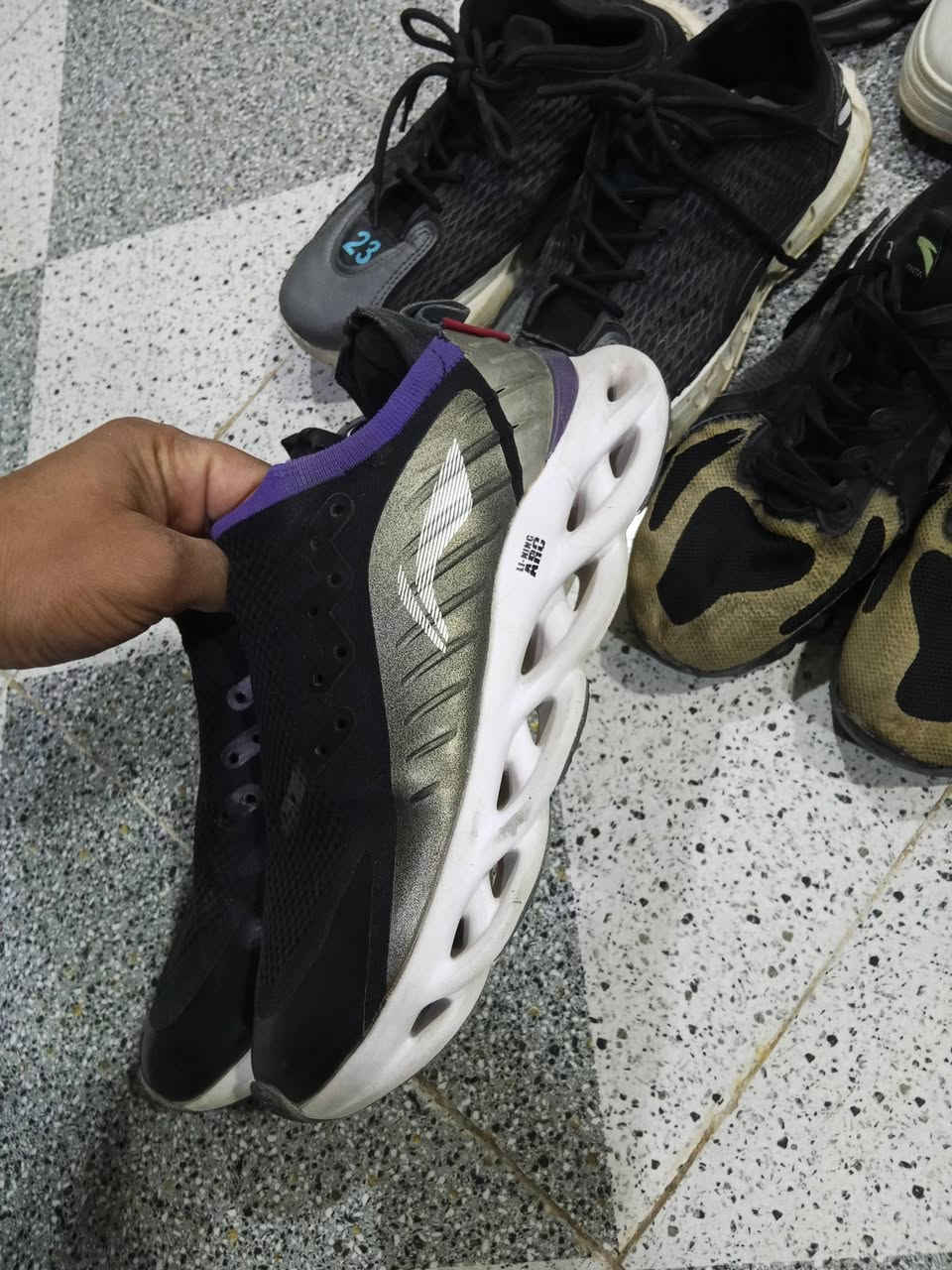 شلعه ب4
الواحد ب6 
قياس 40 و43
واتساب ***********
