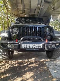 جيب رانكلر هايبرد 2023  إضاءات LED أمامية وضبابية كميزة قياسية.  ￼   •...