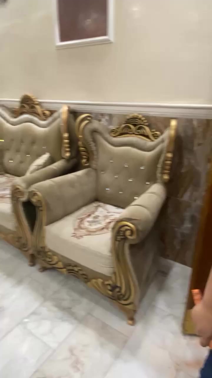 تخم ١٤مقعد نضافته ٩٠/١٠٠
سعره مليون ونص 
البرده مفصلته ٣٥٠وريدها ١٥٠


**إذا كنت صاحب هذا الإعلان وتريد حذفه لأي سبب، رجاءا أرسل رسالة إلى الدعم الفني**