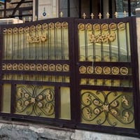 البيع باب اخو جديد العرض 2/60 ارتفاع 1/80 مكان بغداد حي القاهره  . اتص...