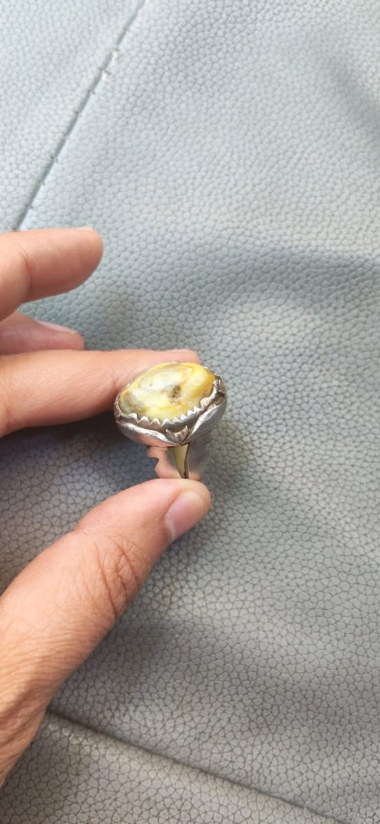 السلام عليكم خاتم داوودي قديم جدا مع صياغة ثقيلة جدا للبيع بغداد
توصيل متوفر


**إذا كنت صاحب هذا الإعلان وتريد حذفه لأي سبب، رجاءا أرسل رسالة إلى الدعم الفني**