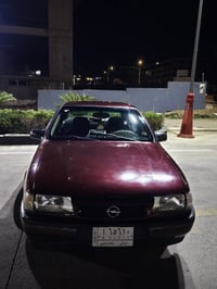 ئەم سەیارەیە بۆ فرۆشتن ئۆپڵی ڤیکترا مۆدێل ١٩٩٠ سەنەوی پلاستیکی دیالەیە...