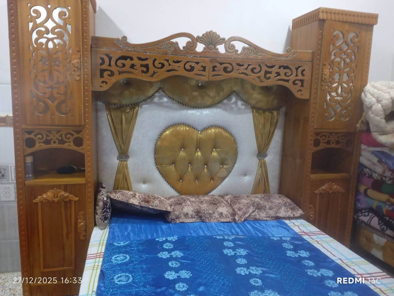 غرفه النوم لبيع مسدخدمها شي قليل سعر 750 بي مجال ***********
