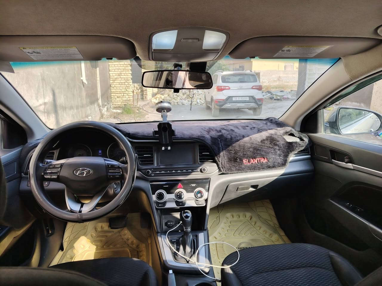 السلام عليكم الانترا ٢٠١٩ بدون حادث ليبل واحد السياره جاهزه سعر١٢٥ وبيها مجال
***********
