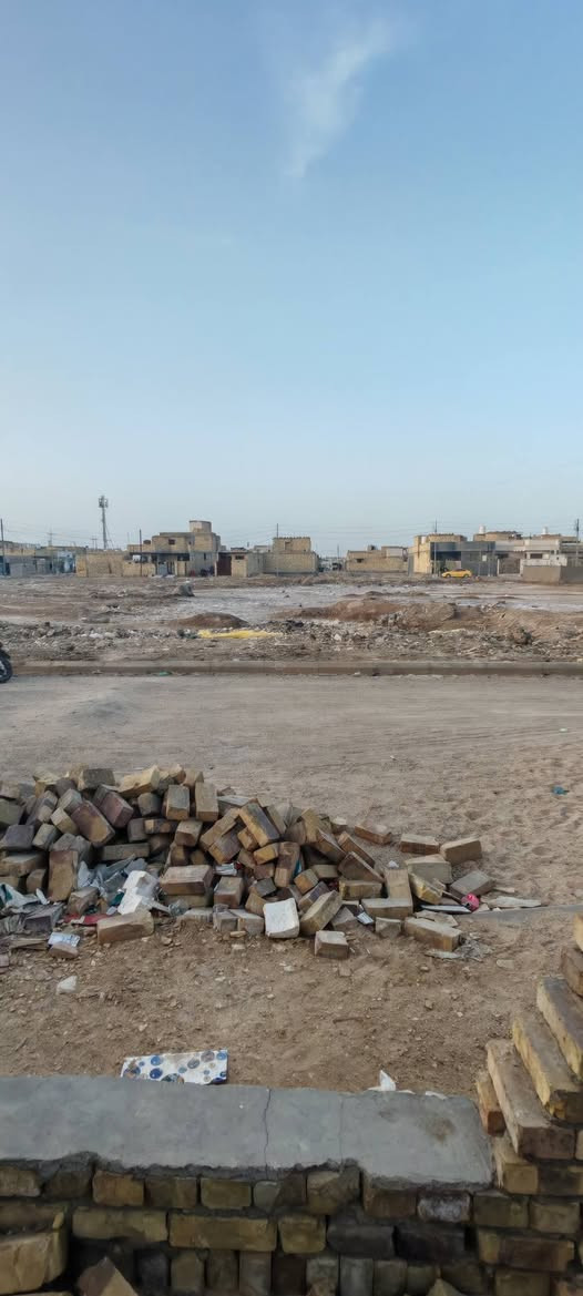 هيكل غير مسقف ٢٠٠متر طابو صرف مقابل ساحه حي الغدير الثانيه ***********
