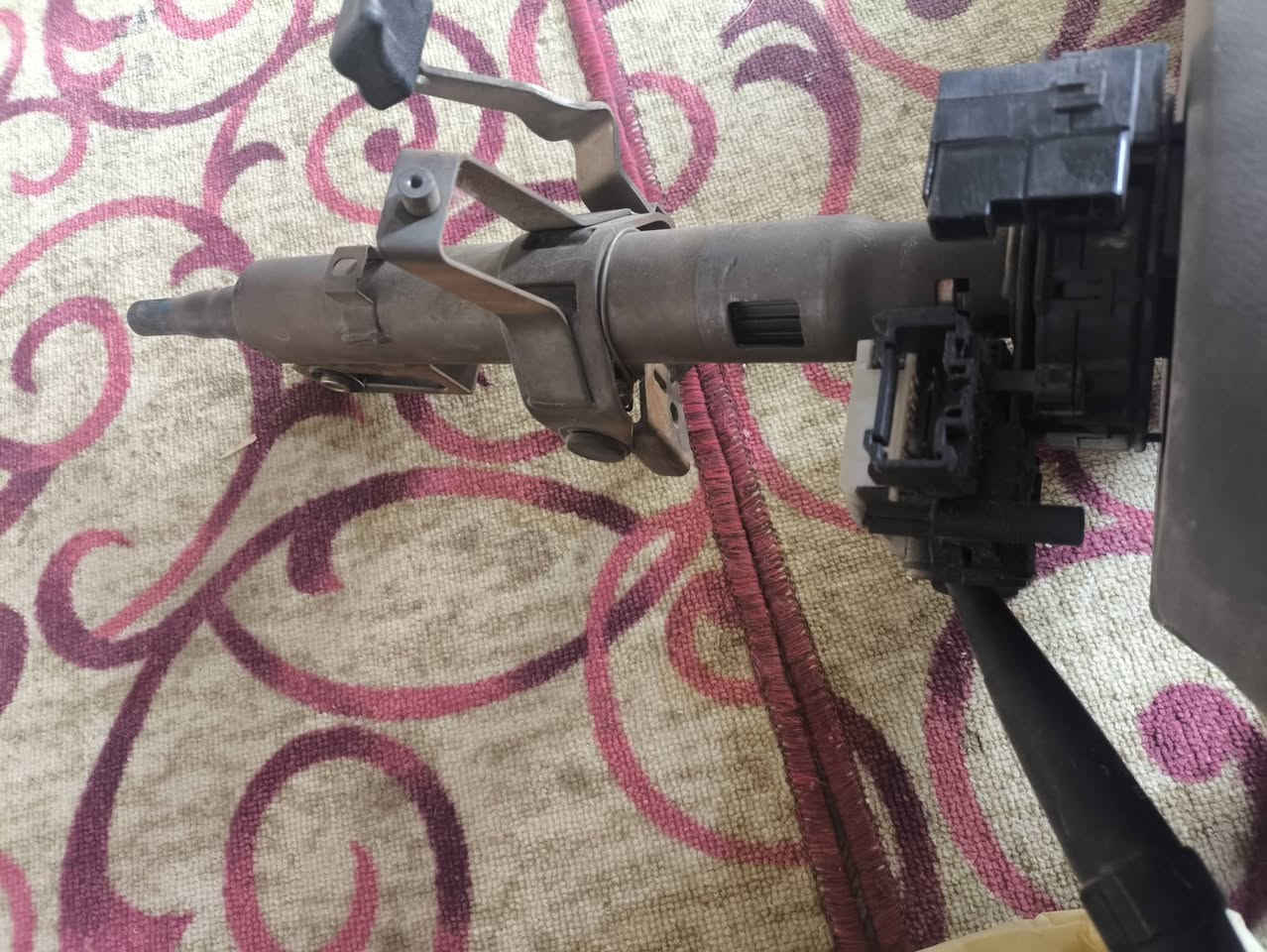 سلام عليكم غراض بي واي دي للبيع 
دركه كامله شريط ستير بدالات لايت تحكم ستيرن وشفت شرط شغل ماعده لارباك طاك وعندي فريز تبريد نضافه كدامك اخو جديد مال ياباني شركه تيوتا هوه والبخاخ مالته كامل 
وحساسات مال فريز وثرموستات كلمن وسعره راسلني وتدلل
*********** عنوان حله الغراض كلهن شرط الفحص
