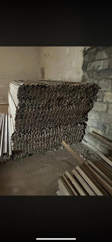 سلام عليكم يوجد حديد زاويه  اوكراني الصنع للبيع  كميه جيدة ،الطول يوجد ٣ و ٦ و ٩ متر   قياس ١.٧٥  و ٢ انج سمك ٤ ملم   مكان بغداد 
 لمزيد من المعلومات الاتصال 

***********
