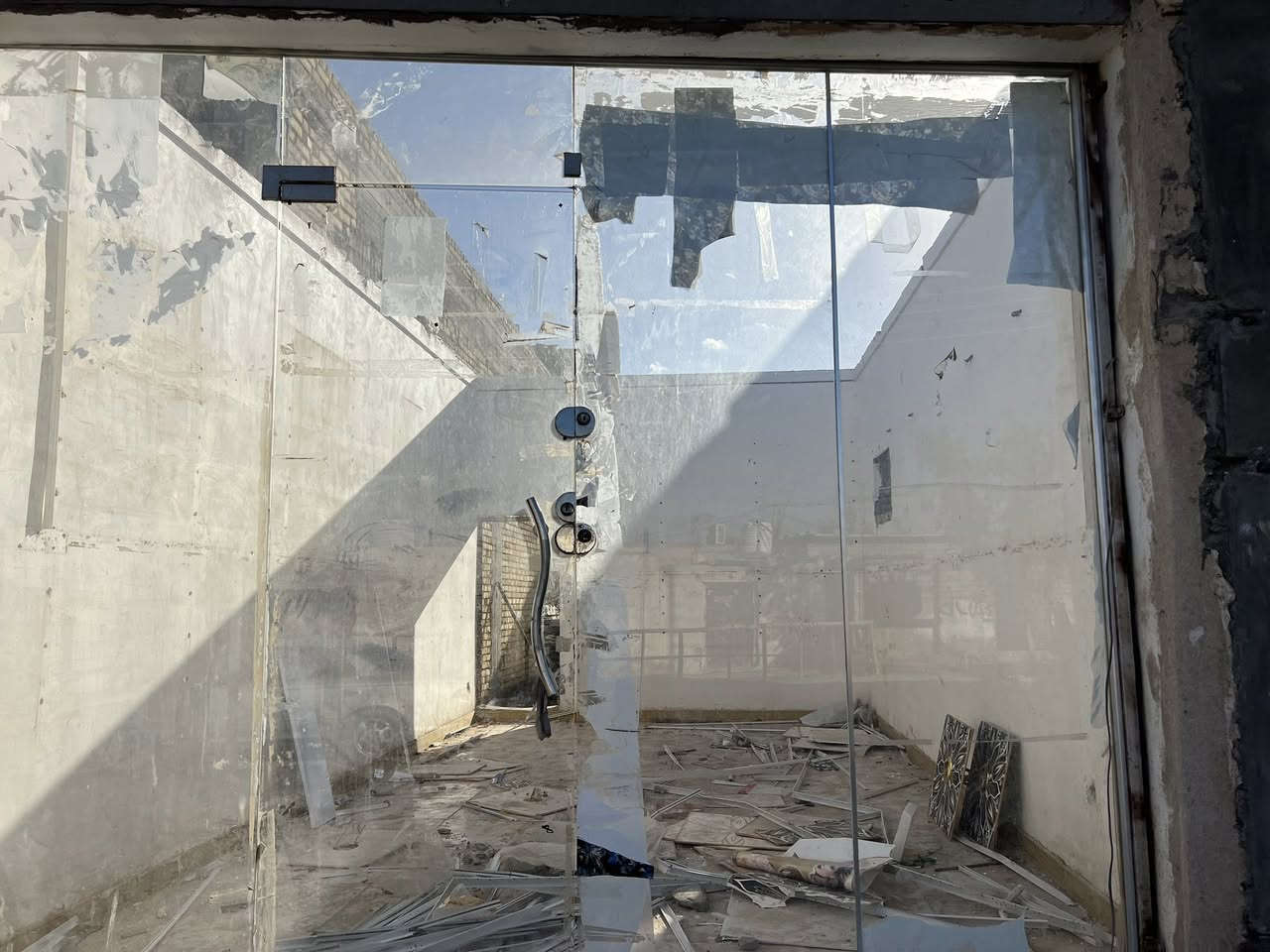 سلام عليكم جان خانه البيع الرتفاع 3و10والعرض 3جديده بشكل ما مستعمله شلع مكانً اريدو ***********
