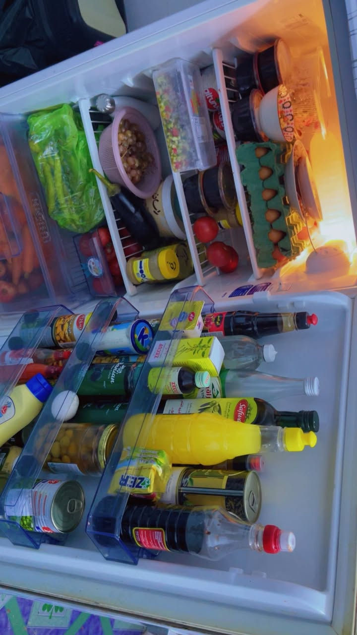 ثلاجه نضيفه كلش وماشاءالله ثلج ايي عطل مابيها ولا دخله مصلح بس اريد اشتري اكبر منها السعر 225 وبيها مجال الااستفسار ع رقم ***********
