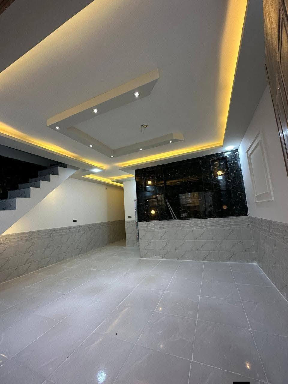 مساحه 130 بلاش بلاش بسعر 47 وبي مجال
***********
✅ مشمول بقرار التطويب بيت بناه طابوك صب كونريت بناه جناي 

موقع /نجف 🏡
مقابيل قريت الغدير 

البناء 🏡 
غرفه 2 /صاله/مطبخ /  صحيات/داخل وخارج /وستقبال 
بناء مرتب/ اساس + سقف كونكريت + طابوك

*********** واتساب وتصال 

ألخدمات 🏡 
ماء/كهرباء/مدارس/سوق/تبليط/لحد الباب
