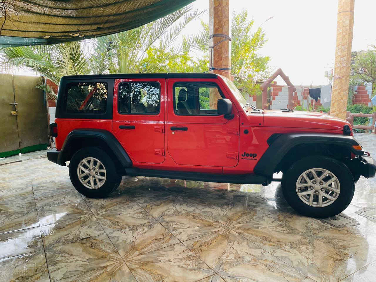 سلام عليكم
للبيع جيب رانجلر 
موديل 23 
محرك 6 سلندر 3.6
لون برتقالي فول مواصفات ماشيه 26 mi
سعر 300 وبيه مجال 
مكان السياره البصره 
رقم الهاتف / ***********
***********
