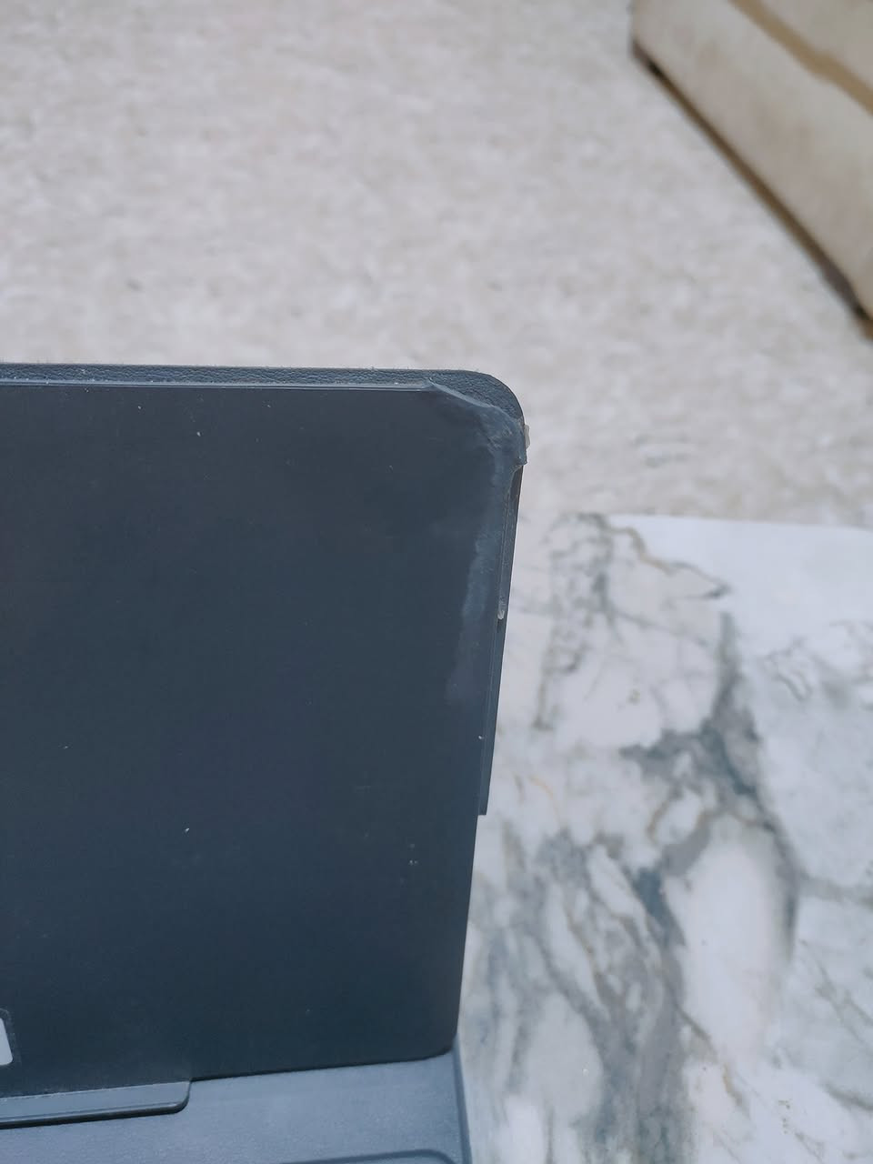 يأتي تابلت هونر باد 9 برو بشاشة كبيرة 12.1 بوصة بتردد 120 هرتز ودقة 2.5K، ومعالج Qualcomm Snapdragon 6 Gen 1 القوي، وذاكرة تخزين 256 جيجابايت مع رام تصل إلى 16 جيجابايت (8+8)، وبطارية ضخمة 8300 مللي أمبير مع شحن سريع 35 واط، في هيكل معدني أنيق مع 8 مكبرات صوت.
بالتفصيل:
الشاشة: قياس 12.1 بوصة من نوع LCD بدقة 2560×1600 (2.5K)، مع معدل تحديث 120 هرتز ودعم لـ 1.07 مليار لون

ملاحضه الايباد استعمال شهرين فقط ويأتي مع كامل ملحقاته كارتون وشاحن الخاص به ويأتي مع الايباد كيبورد الخاص به ولاكن يحتوي على خدوش قليله في الضهر وهاذا لا يأثر على عمل الجهاز والقاعده العليا للكفر مكسوره من الجهتين بس هاذ ما يئثر على الكفر او اي شي

عنوان البصره ابي الخصيب
سعر الجهاز 340 وبي مجال


**إذا كنت صاحب هذا الإعلان وتريد حذفه لأي سبب، رجاءا أرسل رسالة إلى الدعم الفني**