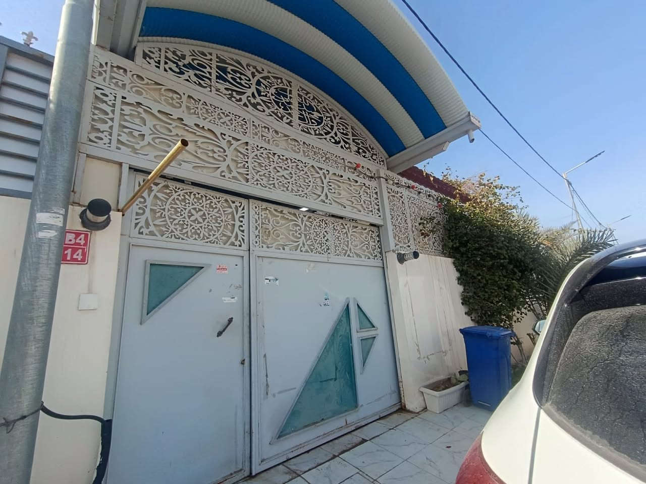 عرض خاص ومميز: دار للبيع في النجف الأشرف - قرية الغدير 2
📍 الموقع: محافظة النجف الأشرف، منطقة قرية الغدير 2
 🏡 المساحة: 200 متر مربع
🏠 الوصف:
*   طابقين درجة أولى
*   3 غرف نوم واسعة
*   5 حمامات
*   منورين
*   استقبال مفتوح على الصالة بطول 12 متر
* مطبخ كبير
*   حديقة جميلة
*   كراج للسيارة
✨ الدار جاهزة للسكن فوراً،
📞 للاستفسار والتواصل: ***********
