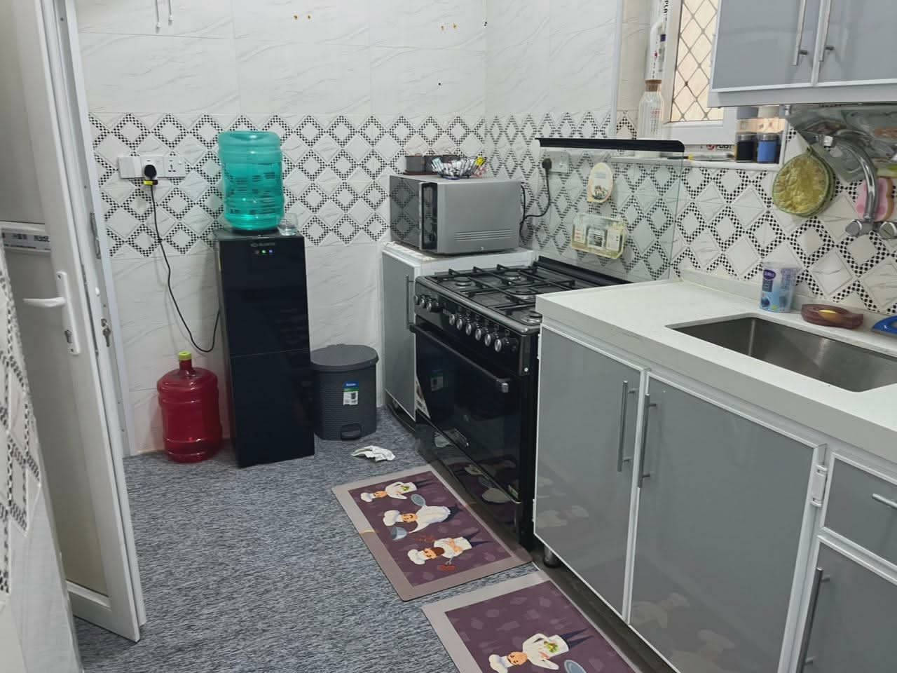 شقه للايجار تحتوي على غرفه كبيره صاله كبيره مطبخ ومجمع صحيات العنوان العنوان حي الصحه شارع المدينة المائيه للاستفسار وات ساب ***********
