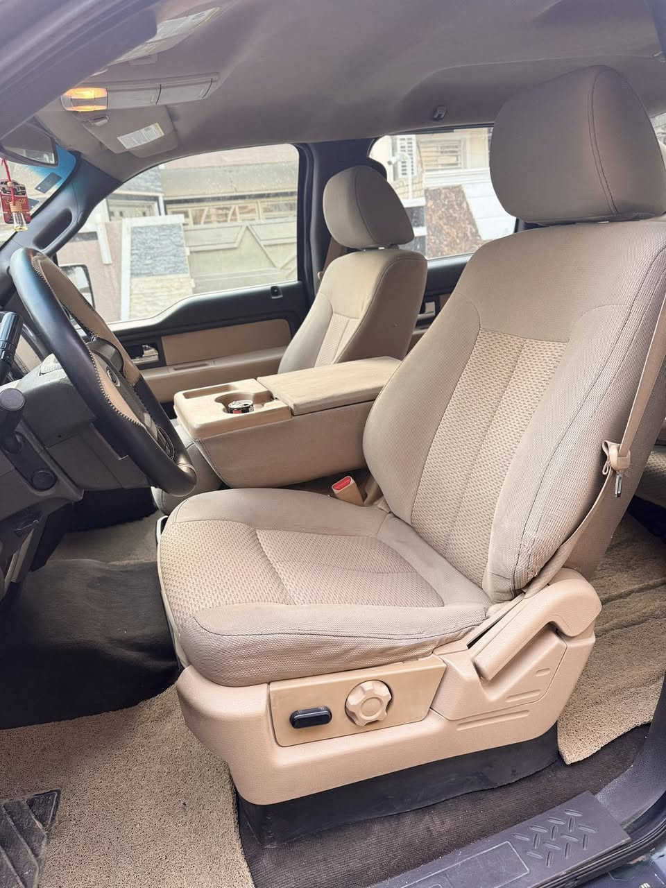 السلام عليكم
للبيع فورد F150 2013 وارد امريكي حادثها موضح بالصور فقط كردحه . 
السياره باب طويل بدي قصير . 
رقم بصره الدولي الجديد باسمي . هزه جديده . صدر امامي خلفي جديد تخم تاير جديد . مشط ستيرن مبدل جدد . 
محرك 3.5 . 6 سلندر تون تيربو . 
كير تعليك . تبريد ثلج . ماشيه 160 الف 
محلاضه / السياره جاهزه من جميع النواحي 
مواصفات السياره . 
شاشه كبيره . كامره خلفيه . تحكمات ستيره جهتين . كروز سرعه . اتركشن كونترول . 
ويل كب مال شكل الجيديد + تخم تاير جبلي . كشن كهرباء تبريد بيانو . 
مراصفات الفورد الستندر . 
مكان السياره بغداد السعر 160 ورقه 
للستفسار *********** متوفر واتساب
