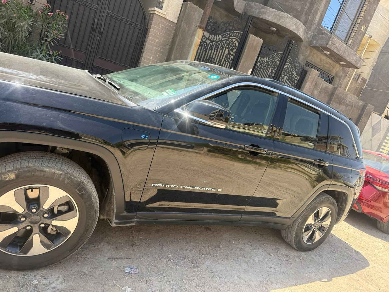 يالله
السلام عليكم 
جيب كراند شيروكي 4XE 2024 وارد امريكي 5 راكب 
حجم المكينه : 2000  تيربو + هايبرد + بلك إن 
المسافة المقطوعة :41مايل 
 الضرر : بدون ايرباك
البنيد فقط على كد شبر مصلح بارد 
وبالباب رصعه صغيره متبين
 بدون اي تبديل او صبغ
باقي مكفول 
#مواصفاتها
بنورما قطعتين
3 شاشات
بصمه
تشغيل عن بعد
دمام خلفي
كشنات جلد
كشن السايق ميمري
كشنات كهرباء
صندوك كهرباء
حساسات خلفيه
قطعتين تبريد 
اشاير بالمري
رادار امامي
رادارات 360
ثلاث وضعيات قياده
كير ماوس
نظام منحدرات
هيترات بالكشنات 
ويل كب كروم
لايتات لد
بكلايت لد
كشافات
بصمة ابواب
السعر :320 وبيها مجال 
التواصل :***********
‭***********‬
متوفر واتساب
السيارة باسمي تحويل ثاني يوم 
مكان : بغداد نفق الشرطة حي حطين
