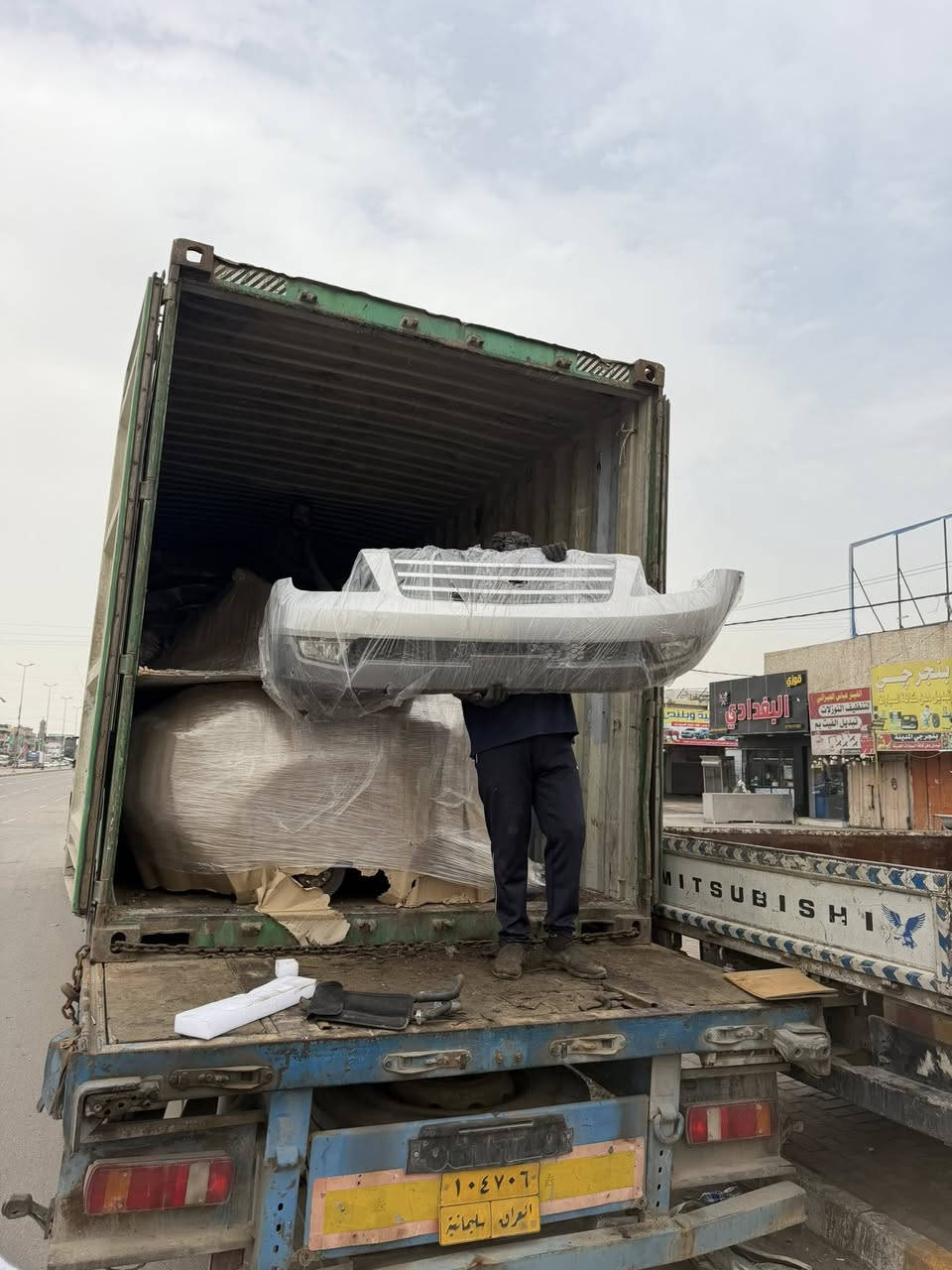 #عيدكم_مبارك_وكل_عام_وانتم_بخير🤍
✅ تم وصول حاويه لمحلات ثائر العقابي

🛑 شتريد غراض لسيارتك موجود نجهزك سياره كامله وتطلع   

❗️شرط الغراض نظيفه وجديده        

⛔️ بأسعار مناسبه جداً 💯 

العنوان📍:بغداد مدينة الصدر قطاع واحد قرب حمام المدينه✅
  
✅يوجد توصيل لجميع محافضات العراق 🚚

الهاتف📱 : ***********
