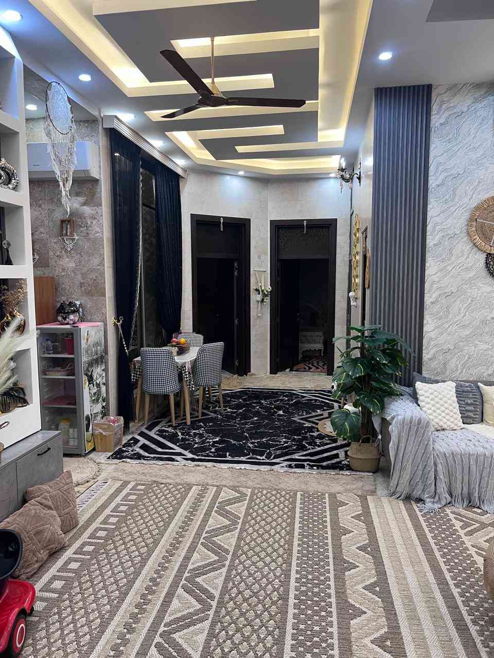 🏠 للبيع – دار سكن في التقيه الأولى

📐 المساحة: 250 متر
🏢 البناء: طابقين – بناء حديث

📍 المواصفات:   📍
• 5 غرف نوم
• ⁠صاله عدد 2
• صحيات عدد 2
• ⁠استقبال
• ⁠مطبخ
• ⁠كراج سيارة 
• تصميم حديث 

📞 📸 للاستفسار مراجعه مكتب ميثم للاستثمار العقاري / الجزائر شارع المطاعم / مقابل مخبز باب الحاره 
او الاتصال على الارقام التاليه
***********
***********
