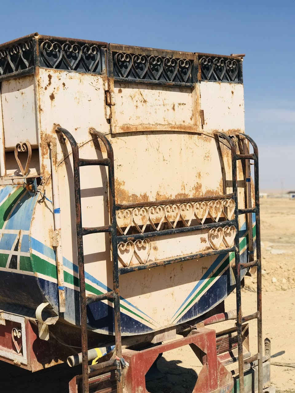 اسلام عليكم 
للبيع تانكي مال اقجم 
كهربايات جاهزه مكفول من الخياس وتسريب الماء مكان الانبار قضاء عانه الاستفسار *********** مكلف بل نشر
