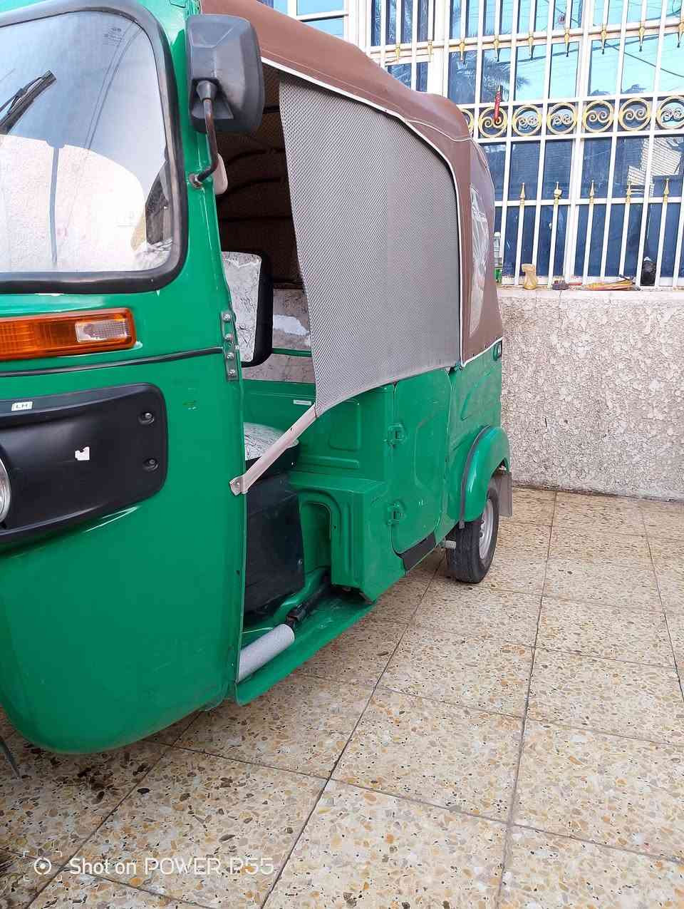 21 رقم وسنويه تكتك جهازه مابيها اي نقص كله جديد غراض كله جدد سعر 8 ونص وبيها مجال قليل كلش 
***********
