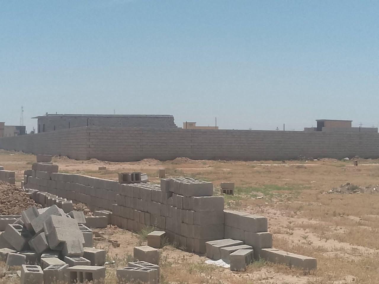قطعة معه بتلو البيع مساحة 250متر زراعي موقع مقابل ملعب بيت خشان ستفسار *********** ملاحض مكلف بل نشر عدنان جبار
