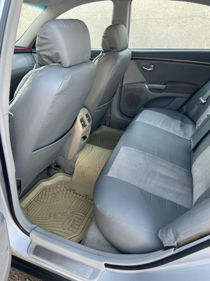 سلام عليكم
للبيع ازيرا ادوات موديل 2010كصه جنطه 
مكينه خير من الله سته سلندر 
صدر مامي خلفي جديد 
تاير تخم جديد 
كهربايات كلها شغلات 
متومه شرط الحاسبه 
سيارة كلش حلوه وبي شوفه 

السعر 50 وبيها مجال للطيبين مكان سياره بغداد 
***********
