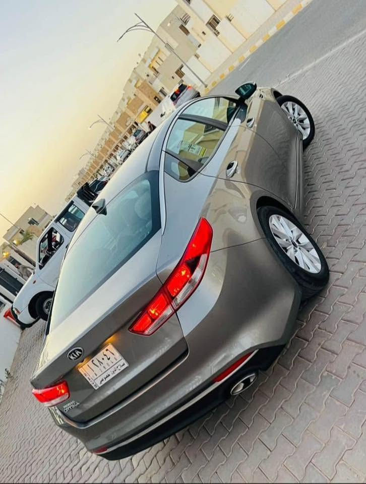 السلام عليكم 
كيا اوبتما ٢٠١٨ وارد امريكا 
سياره ماشيه ٨٩ ميل 
مواصفاتها العاديه المعروفه 
محرك وكير وحداديه مكفوله 
بدون ايرباك 
رقم صلاح الدين مشروع وطني اي مكان التحويل 
سنويه نفاذها ٥سنوات 
عنوان بغداد حي الجامعه 
السعر ١٣٠$
لل استفسار ***********
غير متواجد ع فيس
