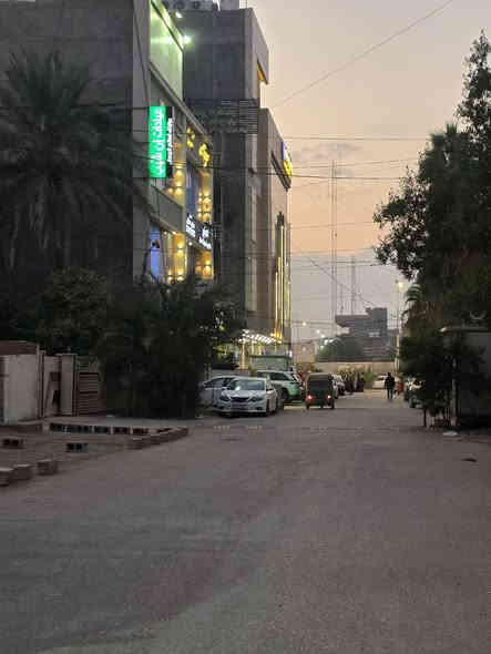 السلام عليكم  للأستثمار دار جديد للأستثمار المكان بعقوبة الجديدة بالقرب من عيادة دكتور احمد مدب المساحة ٢٧٠م يحتوي على ٦ غرف نوم من ضمن الغرف سويت عدد ٢ مع صالات عدد ٢ مساحة كل صالة ٩×٥ مع بيتونة ومخزن مع مطبغ مع استقبال وحديقة وصحيات للضيوف مع 4 حمامات الارضية مرمر للإستفسار الاتصال على الأرقام *********** ***********
