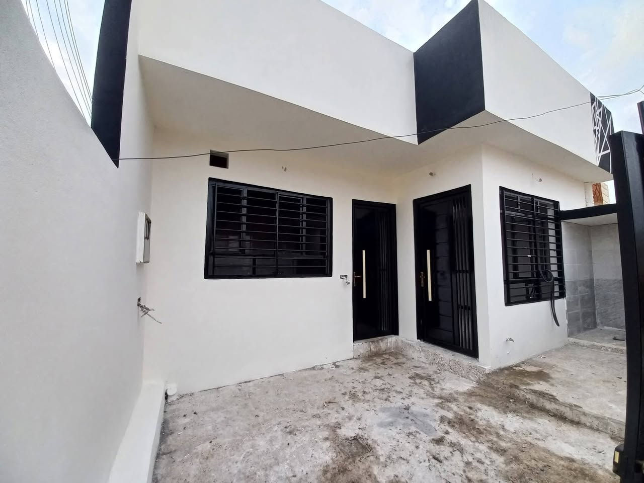 الدار اللبيع القوسيات حي الزيتون مدخل أسواق ابو علي المسا حة ١١٠ ركن السعر ٤٥  *********** # ***********
